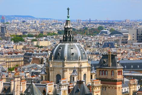 Вид на Латинский квартал в Париже с собора Парижской богоматери